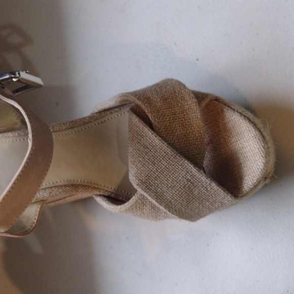 Guess wedged burlap sandals 8 and 1/2 women's - Picture 9 of 13